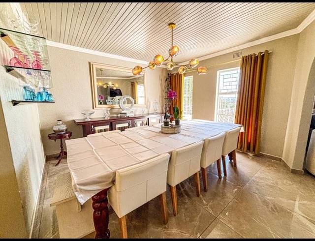 7 BEDROOM HOUSE FOR SALE IN GLENVISTA